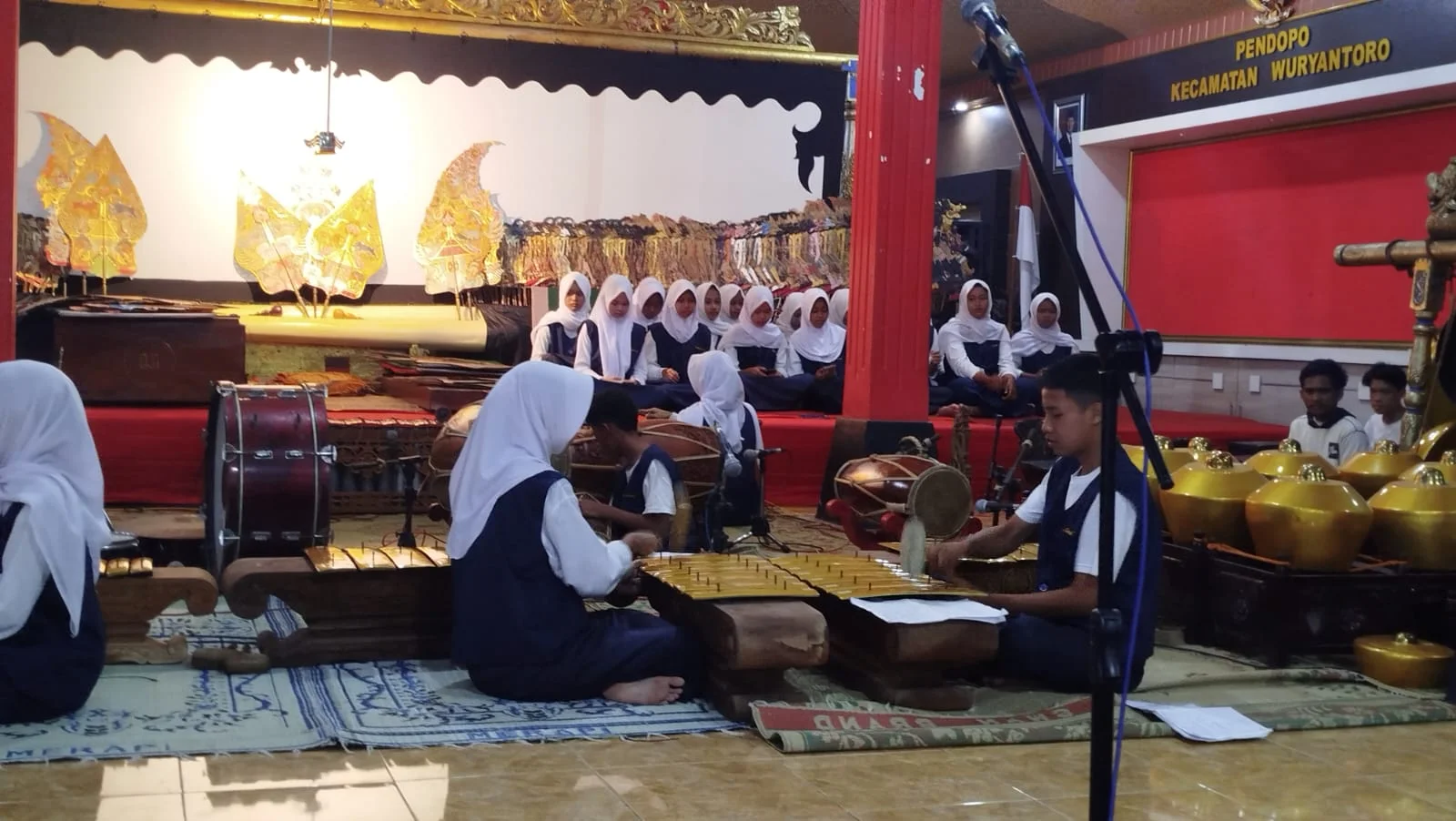 Kartika Laras SMP N1 Wuryantoro Tampil dalam Pagelaran wayang Kulit di Kecamatan Wuryantoro